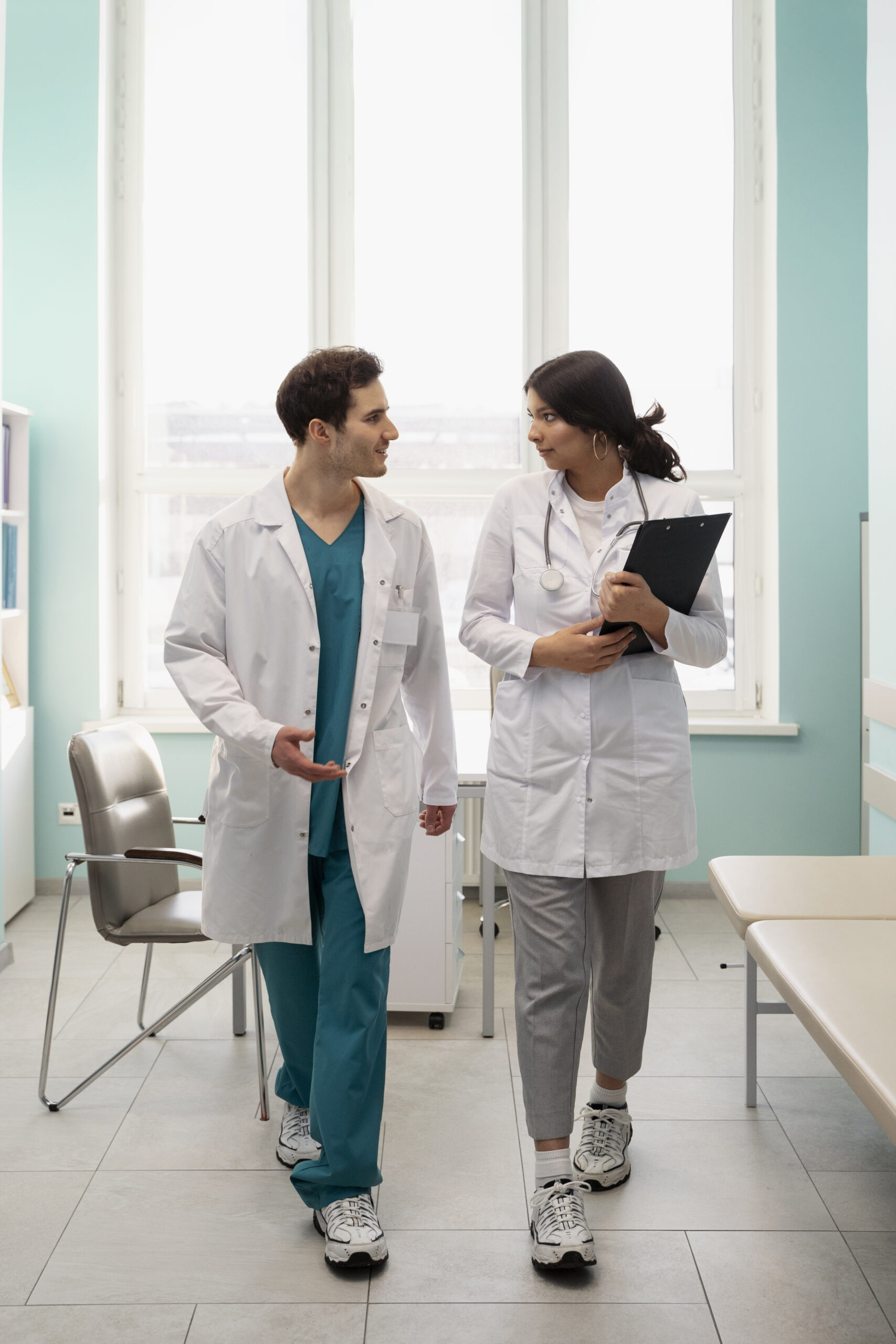 full-shot-doctors-walking-together